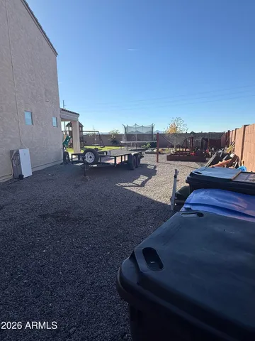 a view of a parking area