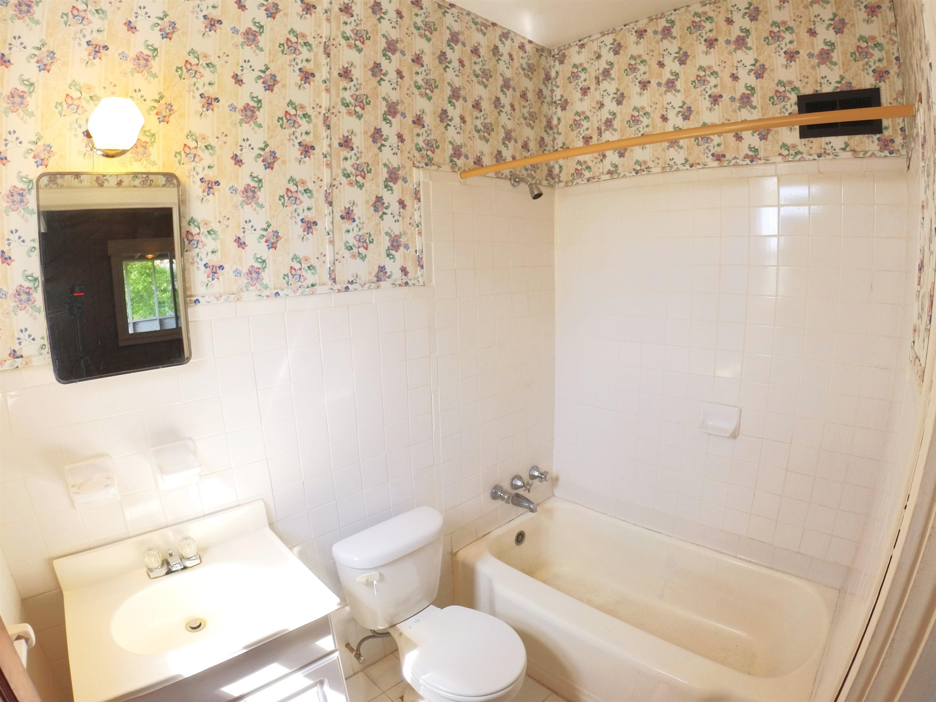 175 North Highpoint Road Spartanburg, SC 29301 - Photo 11 of 29 master bath