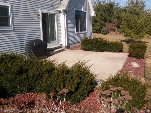 8863 Buchanan Road Brighton, MI 48116 - Photo 17 of 18 Patio 2