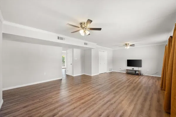 $2,200 | 2402 Woodlawn Drive, Ennis, TX 75119
