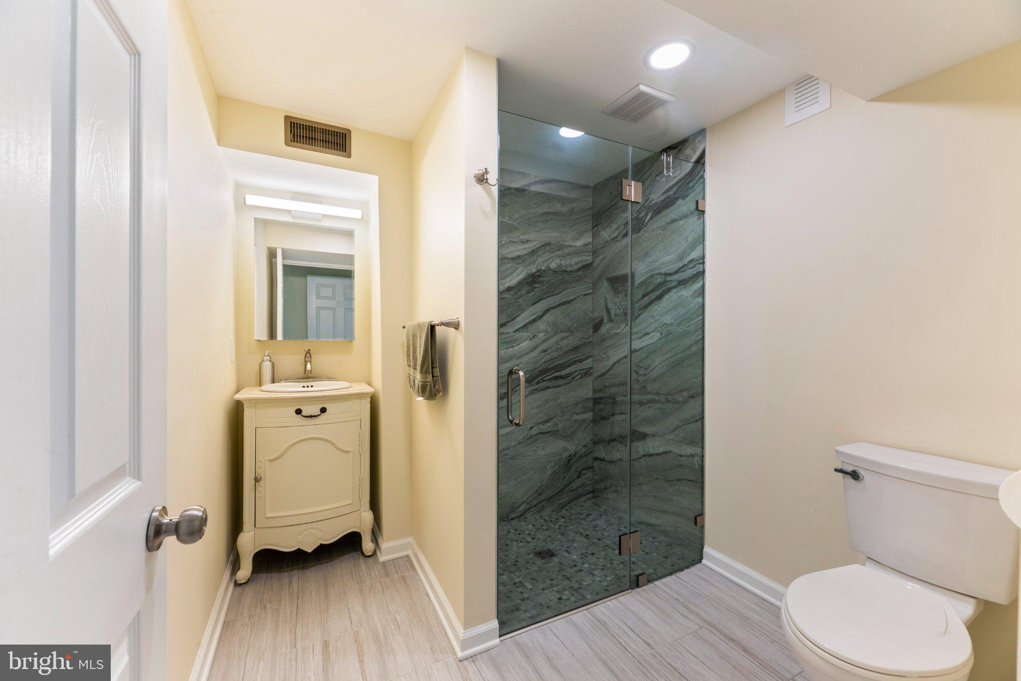 607 Chesterfield Arneytown Road Chesterfield, NJ 08515 - Photo 21 of 57 Elegant bathroom with modern finishes.