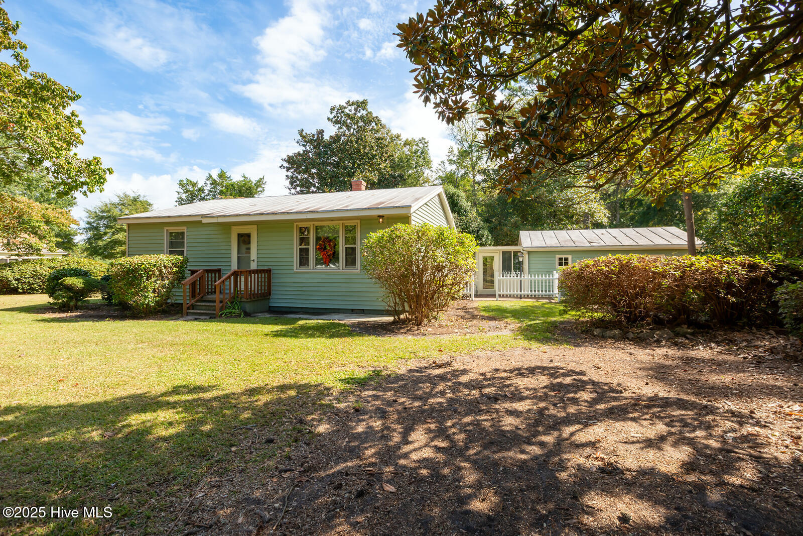 820 Antioch Road New Bern, NC 28560 - Photo 3 of 29 Well manicured