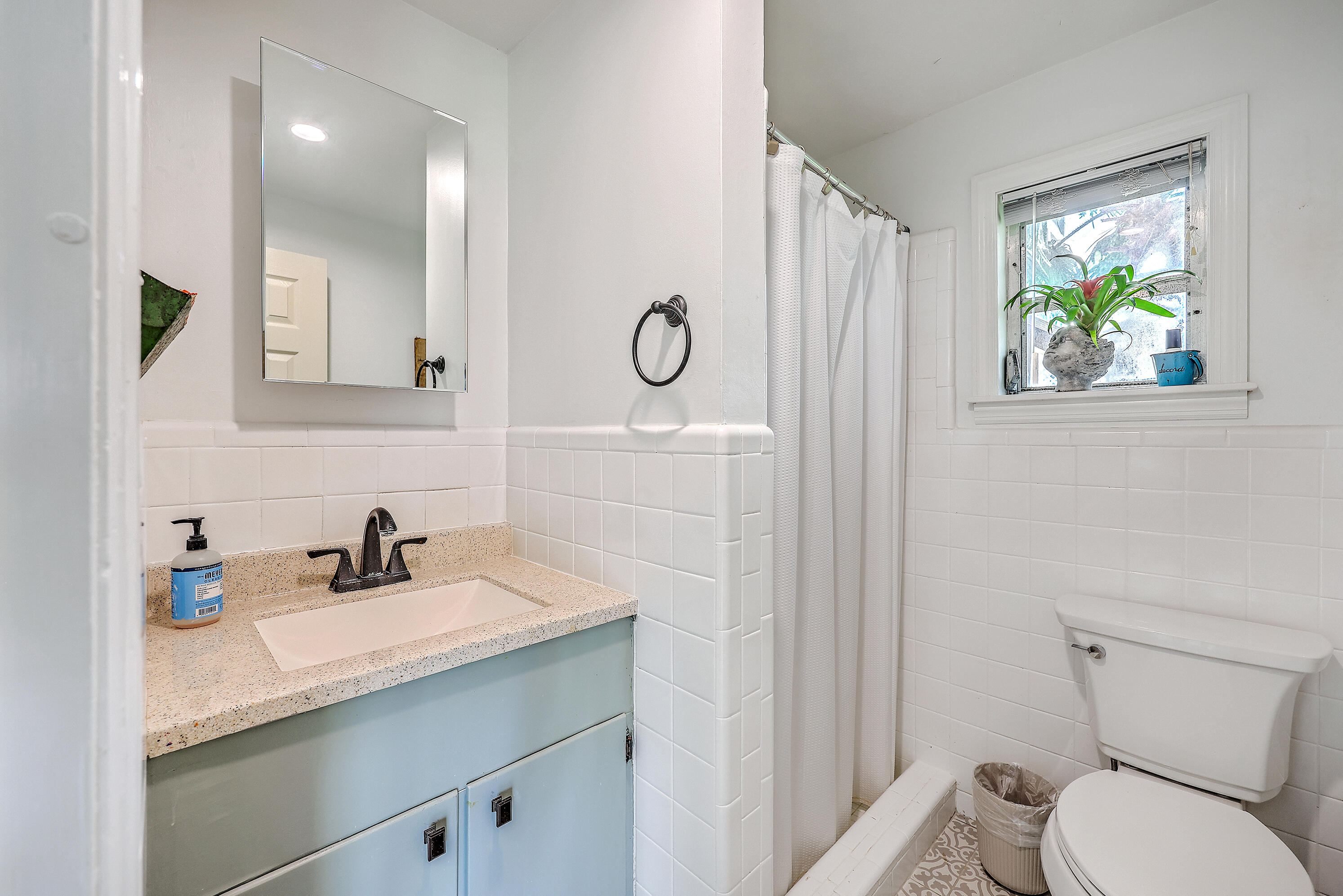 918 West Oceanview Road Charleston, SC 29412 - Photo 22 of 44 downstairs bath