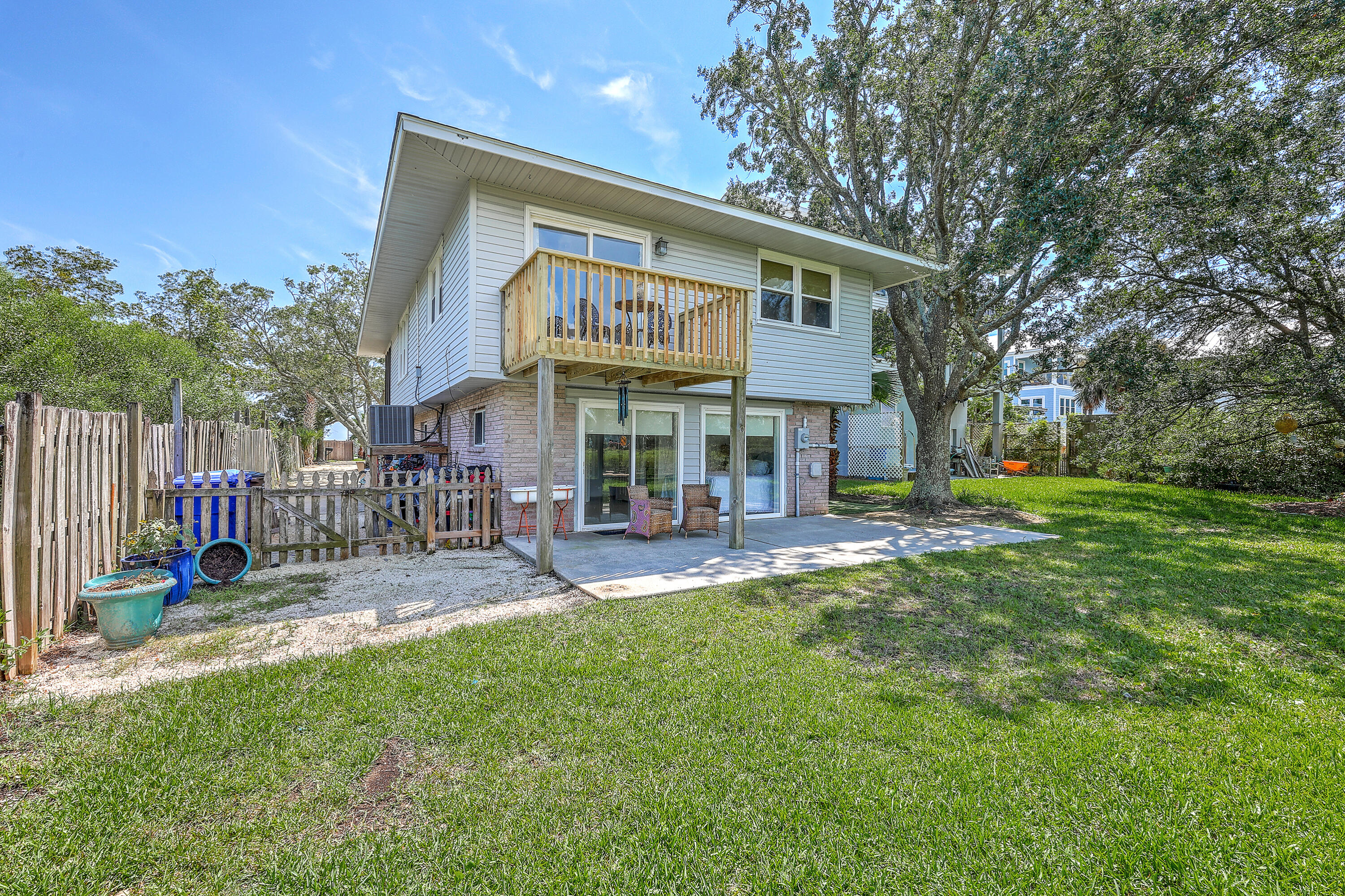 918 West Oceanview Road Charleston, SC 29412 - Photo 24 of 44 rear left