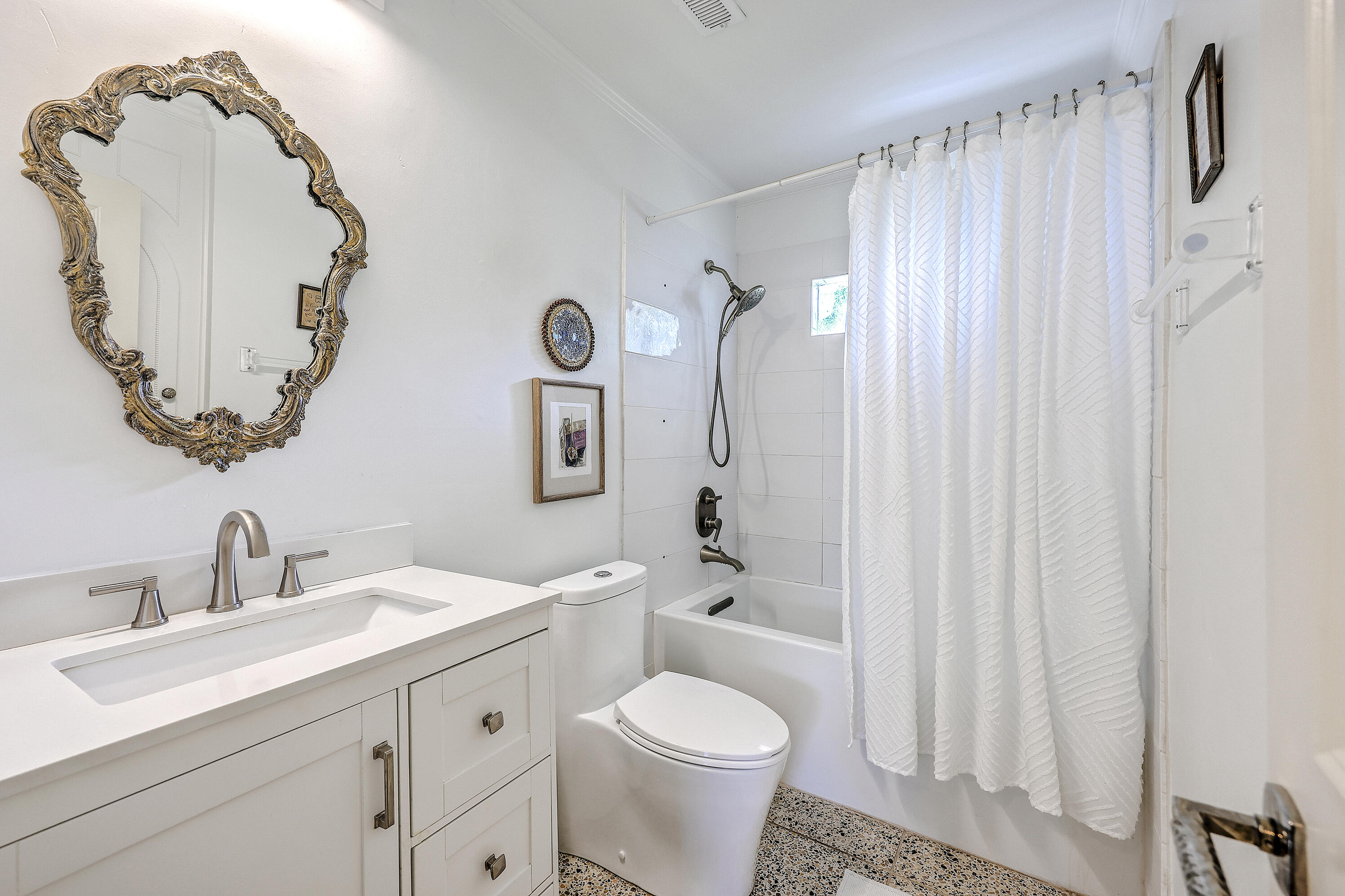 918 West Oceanview Road Charleston, SC 29412 - Photo 32 of 44 upstairs bath