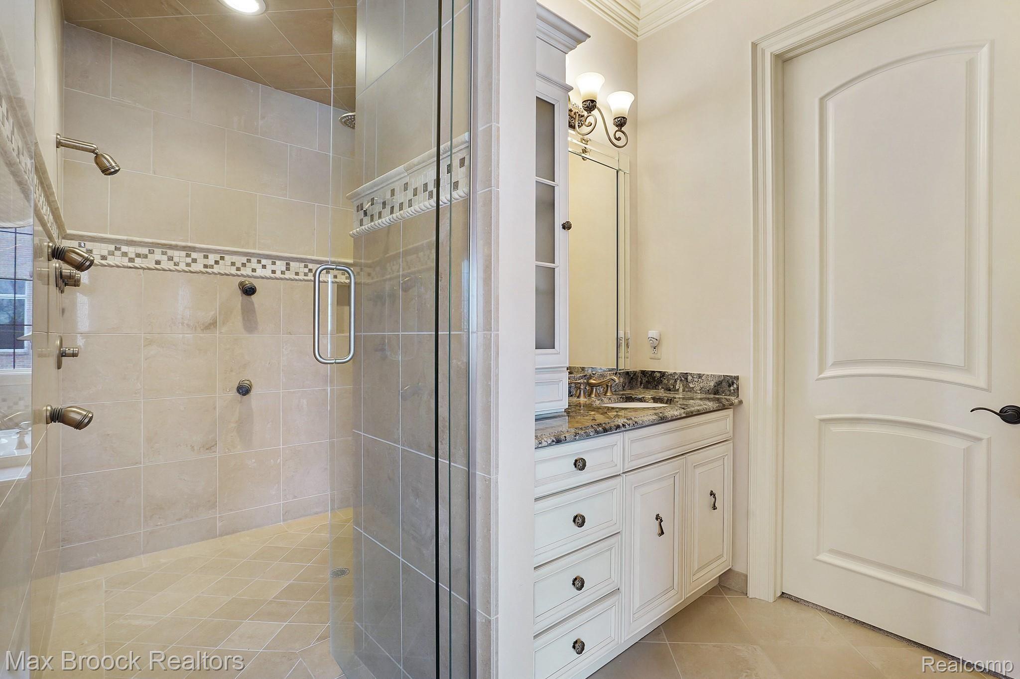 4633 The Hts Boulevard Rochester, MI 48306 - Photo 24 of 48 DSC08195.jpg