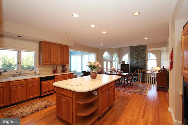 12208 Falls Road Potomac, MD 20854 - Photo 23 of 30 Kitchen