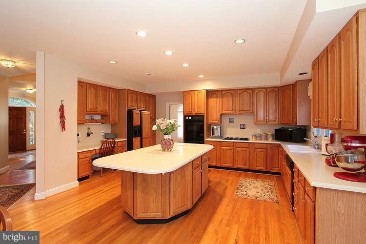 12208 Falls Road Potomac, MD 20854 - Photo 24 of 30 Kitchen