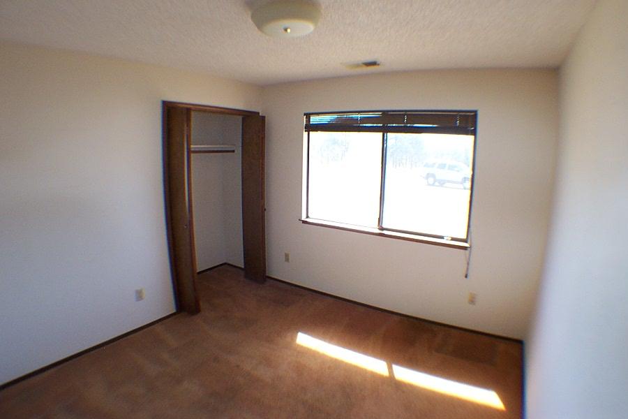 8779 Whispering Oaks Road Redding, CA 96002 - Photo 14 of 28 bed 2