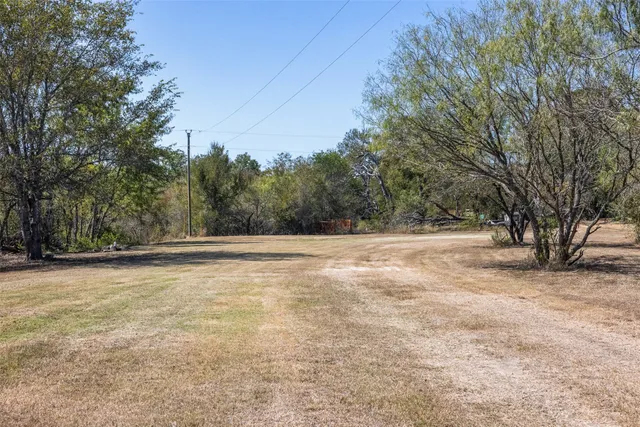 $824,999 | 21 East Midway Tx 75852, Midway, TX 75852