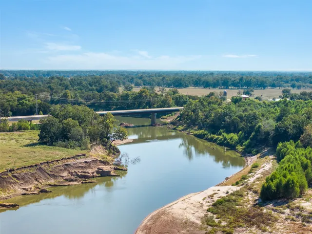 $824,999 | 21 East Midway Tx 75852, Midway, TX 75852