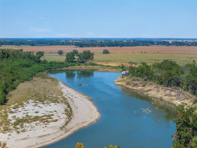 $824,999 | 21 East Midway Tx 75852, Midway, TX 75852