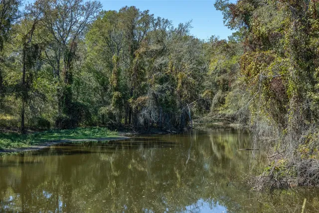 $824,999 | 21 East Midway Tx 75852, Midway, TX 75852