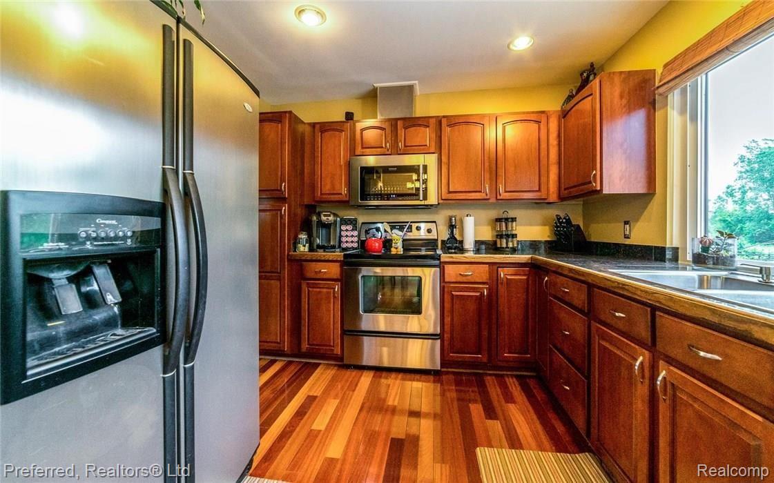 42635 Hanford Road Canton, MI 48187 - Photo 6 of 22 6.jpg