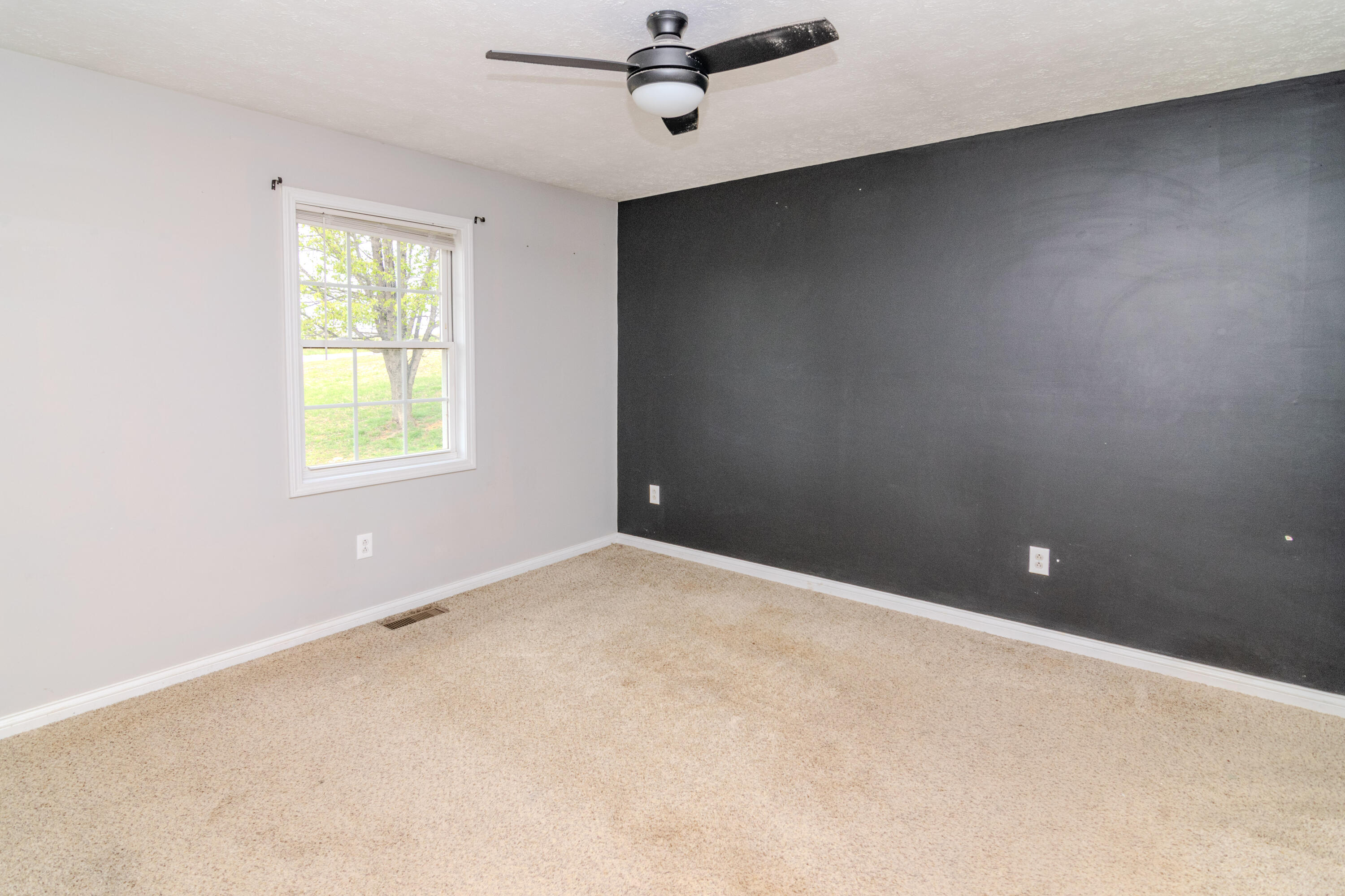 3023 Lettered Oak Road Albany, KY 42602 - Photo 13 of 49 Primary bedroom