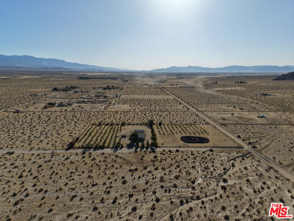 10424 Santa Fe Fire Road Lucerne Valley, CA 92356 - Photo 13 of 33