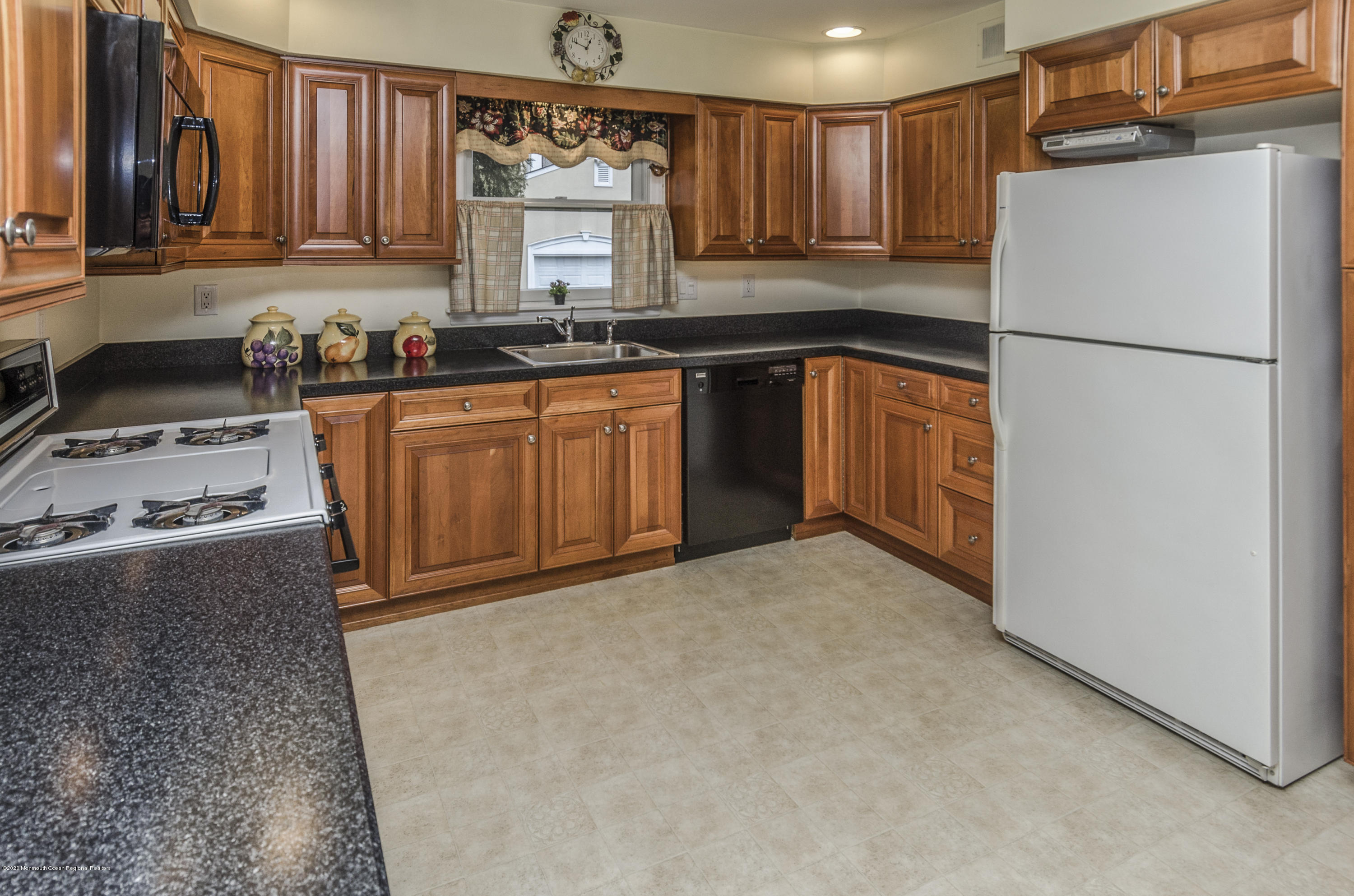 98 Old Post Road Freehold, NJ 07728 - Photo 6 of 41 Updated Kitchen