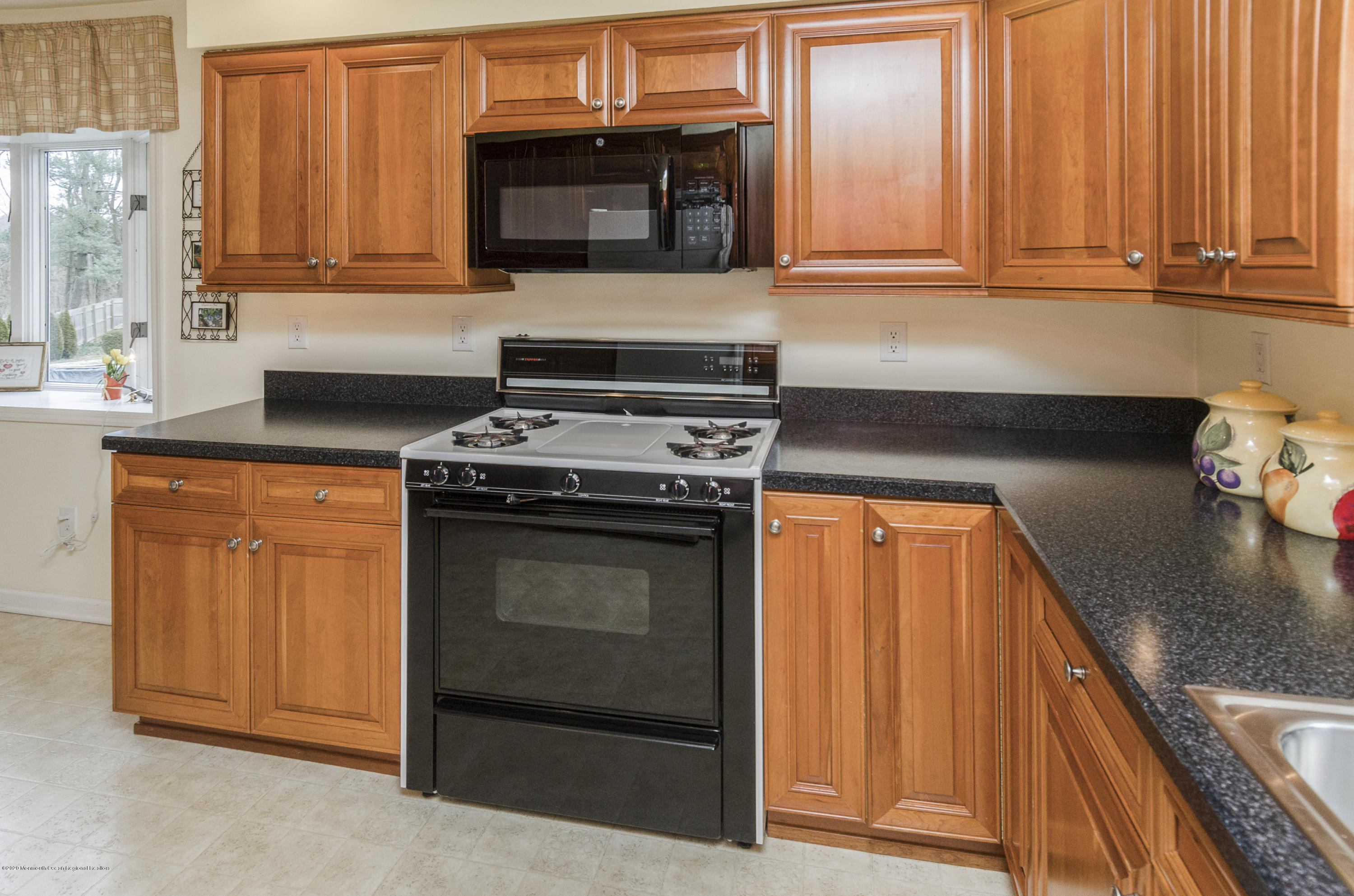 98 Old Post Road Freehold, NJ 07728 - Photo 7 of 41 Updated Kitchen