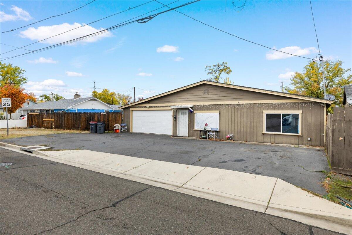 340 Freeman Road Central Point, OR 97502 - Photo 3 of 22 03-CI_0456