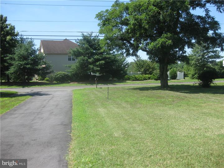 1901 Creek Road Hainesport, NJ 08036 - Photo 5 of 11 Driveway