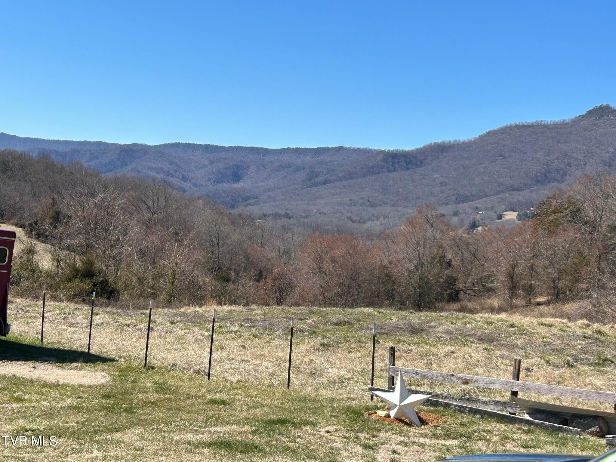 875 Pitt Loop Chuckey, TN 37641 - Photo 2 of 46 IMG_3073