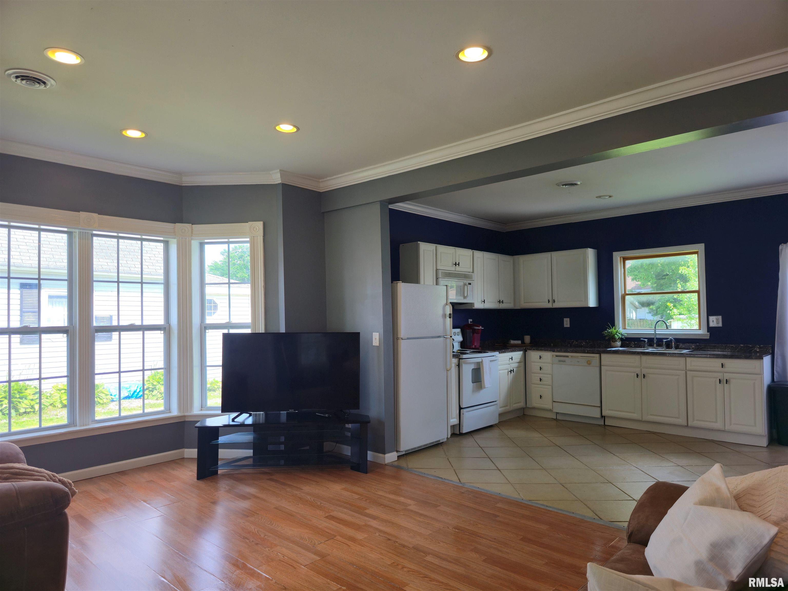 302 East Smith Street Colchester, IL 62326 - Photo 6 of 21