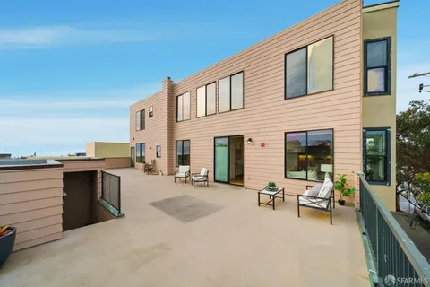 $929,000 | 2401 44th Avenue, Unit 1, San Francisco, CA 94116