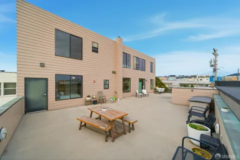 $929,000 | 2401 44th Avenue, Unit 1, San Francisco, CA 94116
