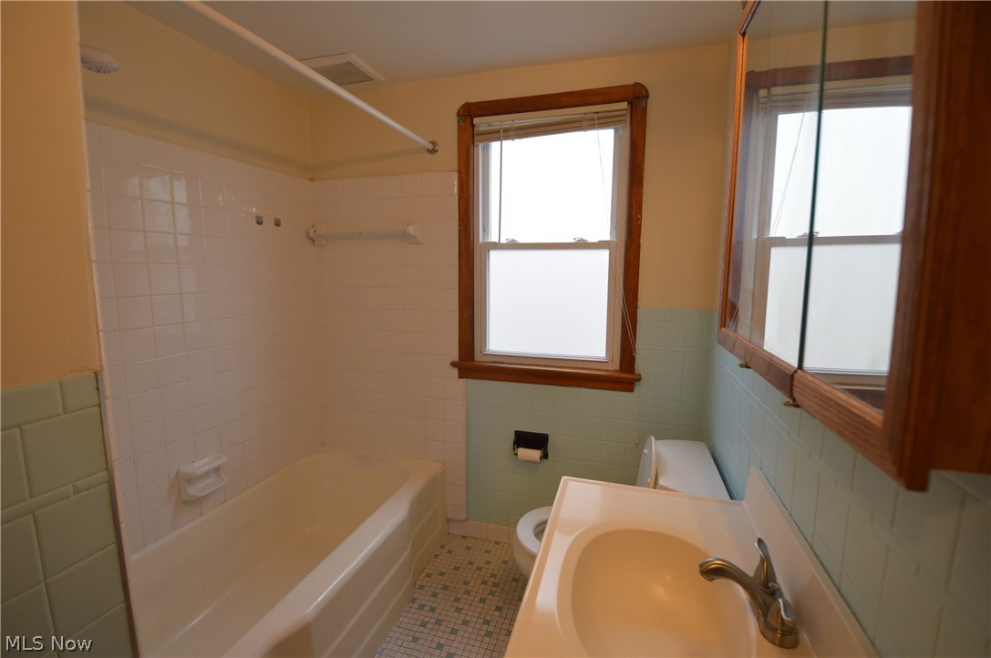 6511 Snow Road Parma, OH 44129 - Photo 10 of 24