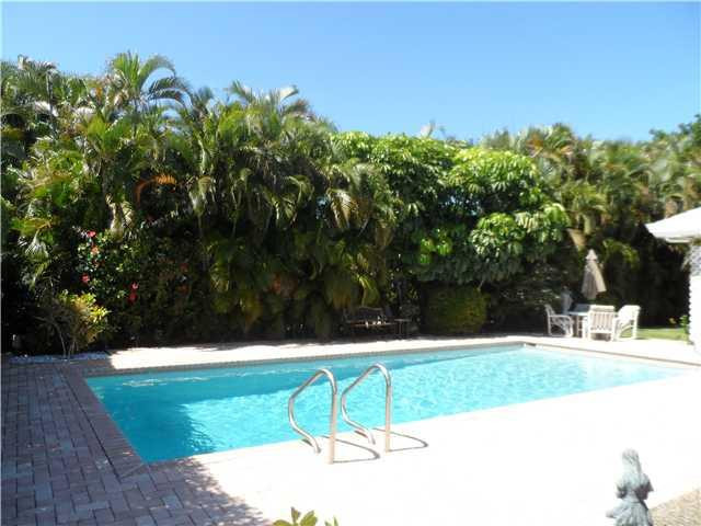 46 Cayuga Road Sea Ranch Lakes, FL 33308 - Photo 4 of 24 a view of a yard