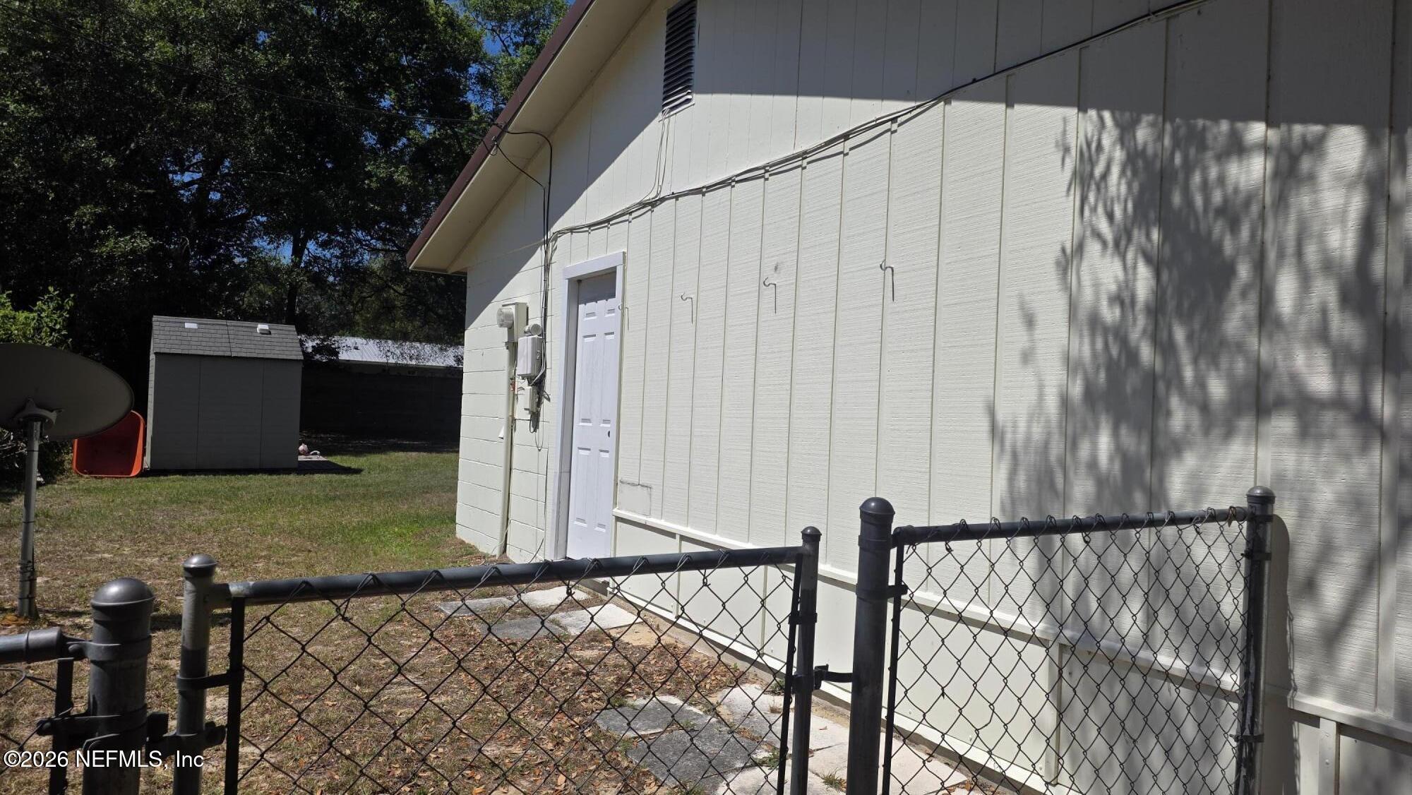 465 Nightingale Street Keystone Heights, FL 32656 - Photo 19 of 23 LEFT SIDE OF HOME