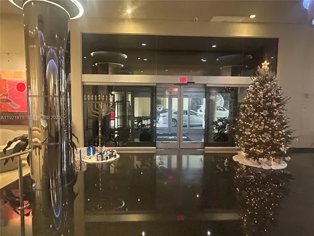 $1,050,000 | 20191 East Country Club Drive, Unit 2601, Aventura, FL 33180