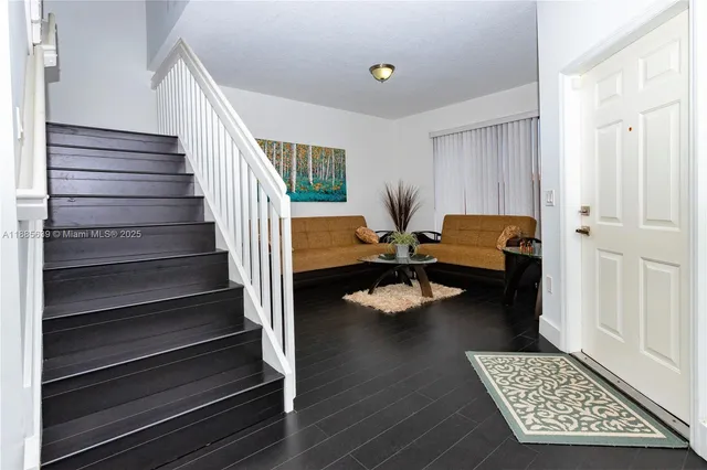 a view of entryway and livingroom with furniture