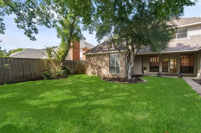 a view of a house with backyard porch and garden