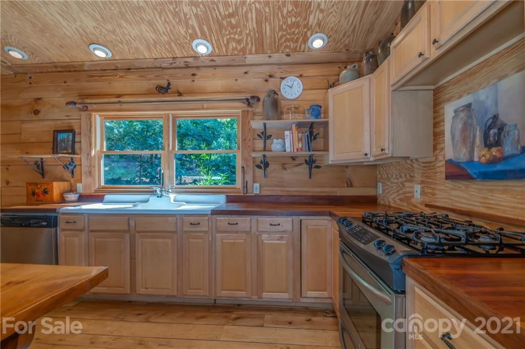 318 Springbrook Drive Tryon, NC 28782 - Photo 8 of 47 Gallery Image 8