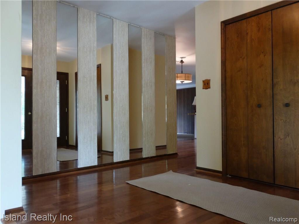 21634 Hall Road Trenton, MI 48183 - Photo 4 of 32 DSC02824.JPG