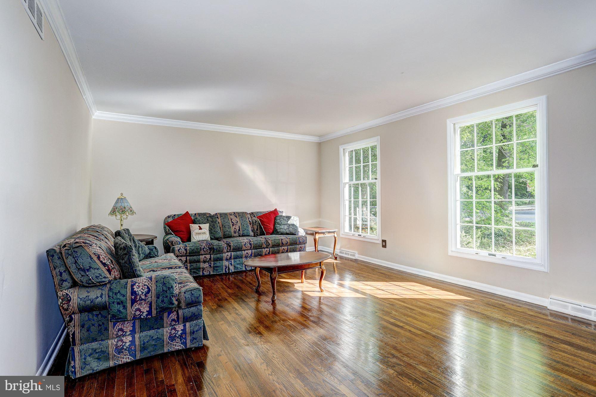 6044 Stevens Forest Road Columbia, MD 21045 - Photo 6 of 37 Living Room