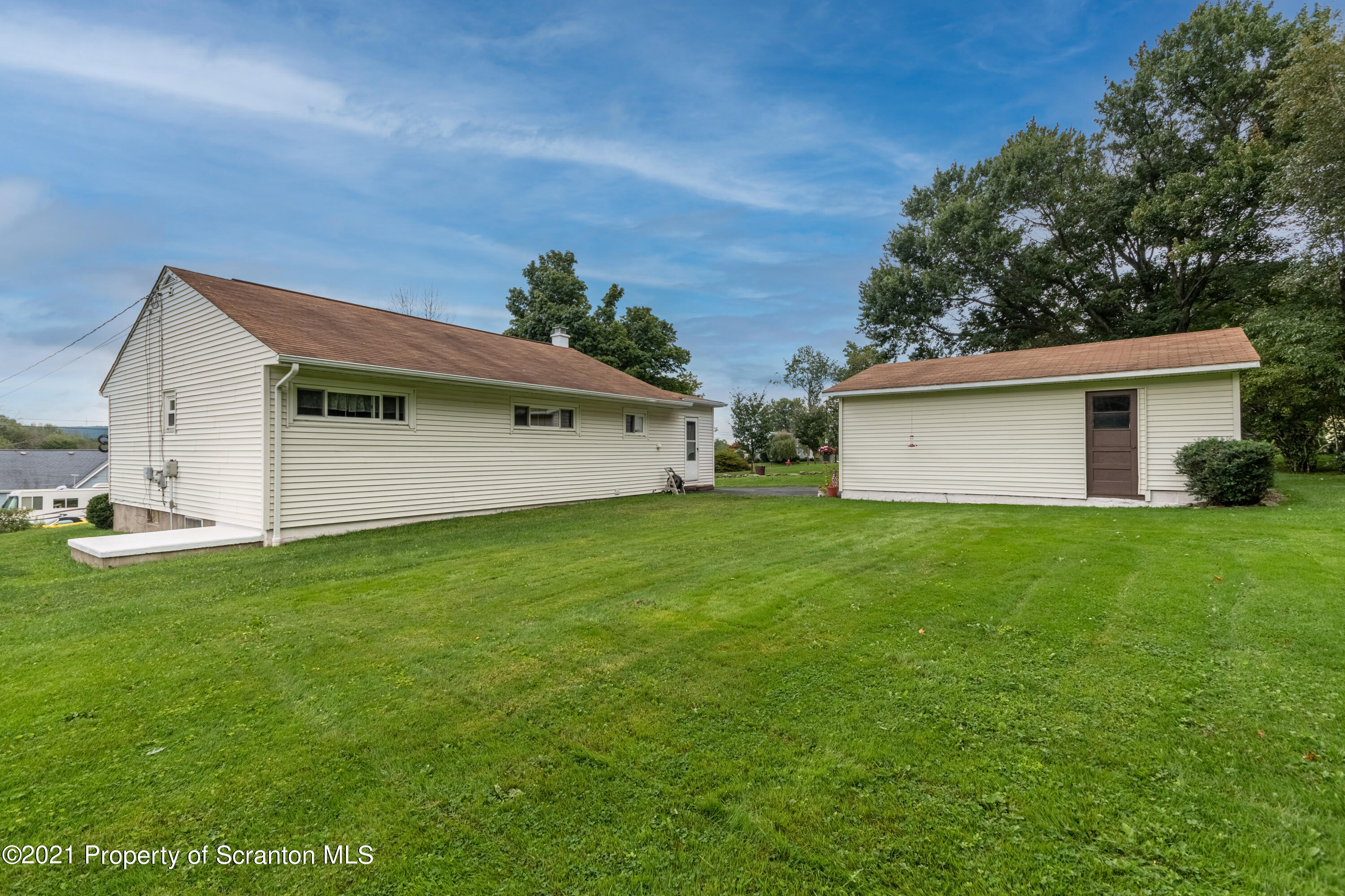 43 Peaceful Valley Road Clarks Summit, PA 18411 - Photo 6 of 38 Gallery Image 6