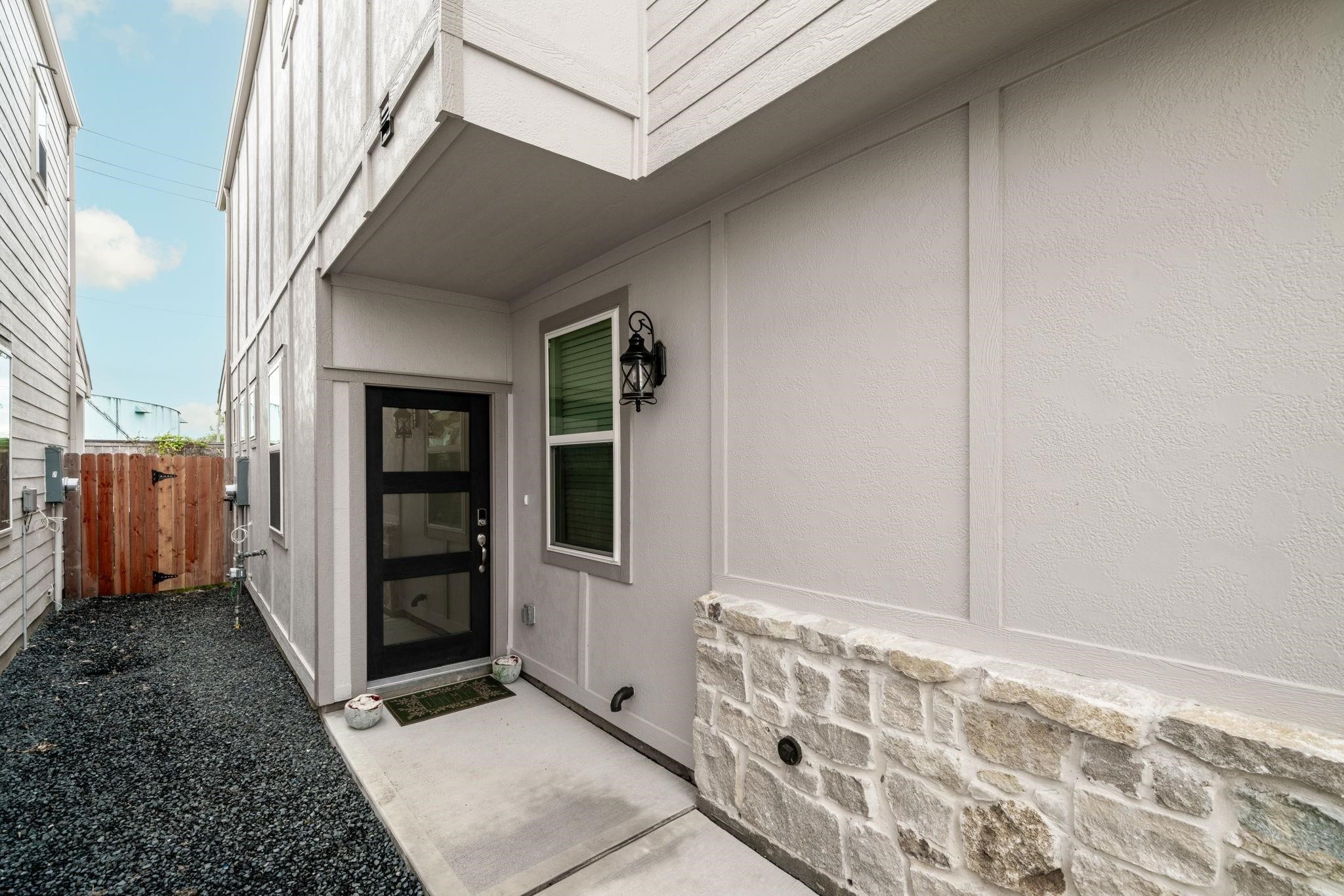 8209 Rising Stream Drive Houston, TX 77063 - Photo 4 of 35