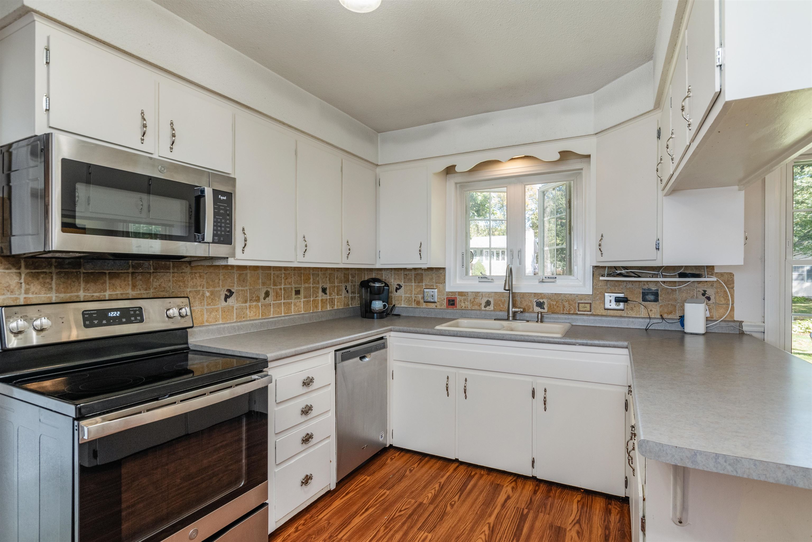 194 Biscayne Heights Colchester, VT 05446 - Photo 6 of 58