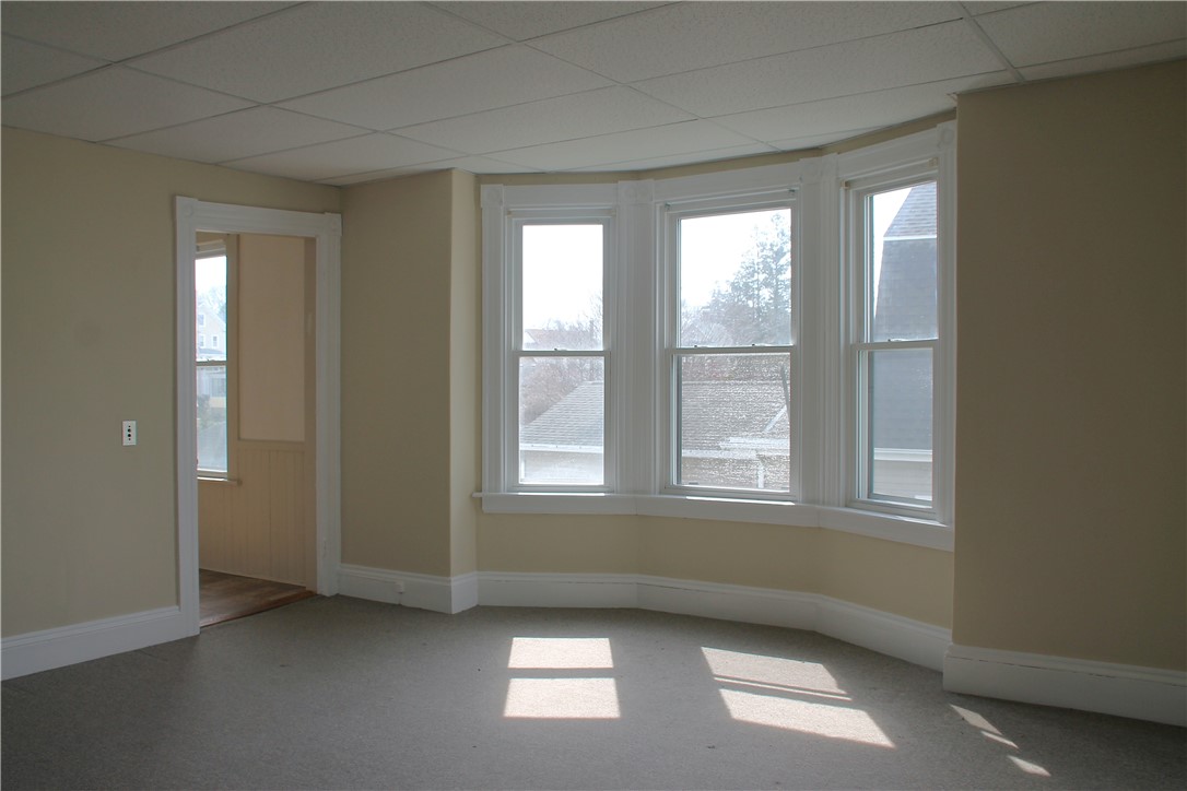 14 George Street Westerly, RI 02891 - Photo 5 of 27