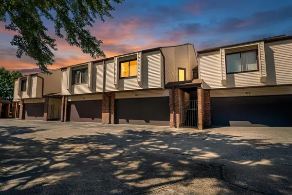 $340,000 | 375 Juniper Tree Court, Hoffman Estates, IL 60169