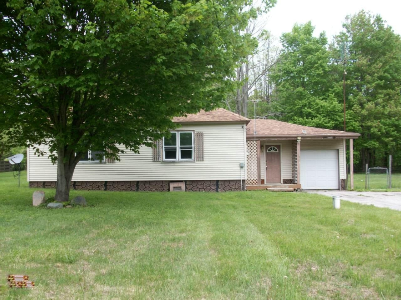 2611 West Thar Road Coloma, MI 49038 - Photo 1 of 15 front