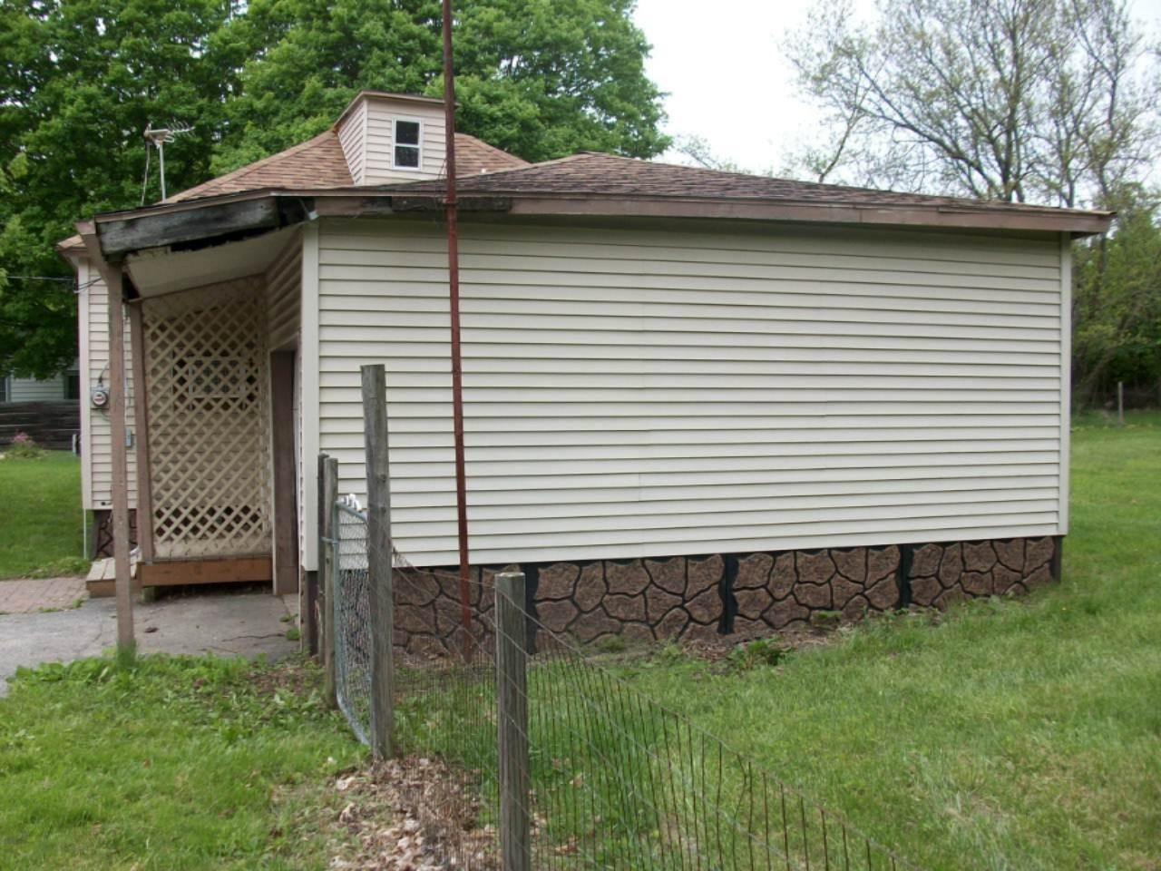 2611 West Thar Road Coloma, MI 49038 - Photo 15 of 15 side