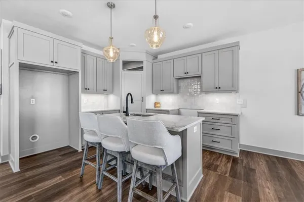 $399,950 | 1001 South River View Avenue South, Independence, MO 64056