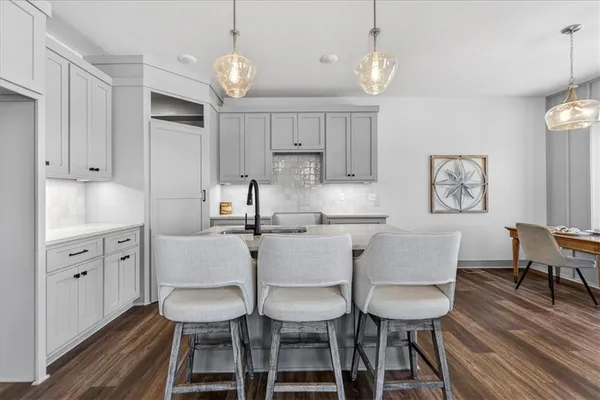 $399,950 | 1001 South River View Avenue South, Independence, MO 64056