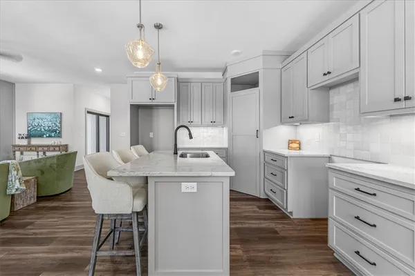 $399,950 | 1001 South River View Avenue South, Independence, MO 64056