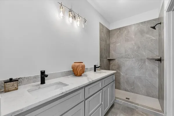 $399,950 | 1001 South River View Avenue South, Independence, MO 64056