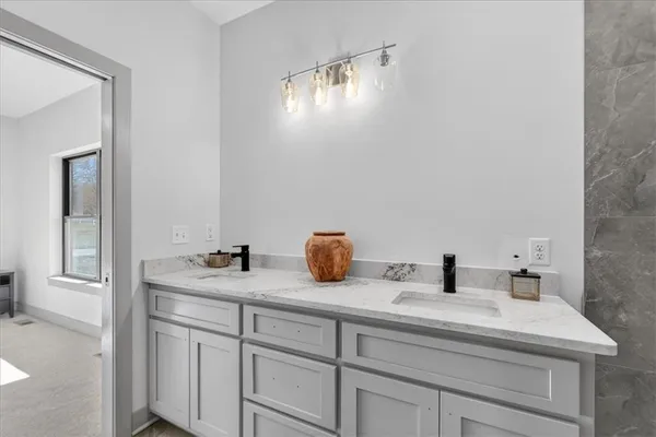 $399,950 | 1001 South River View Avenue South, Independence, MO 64056