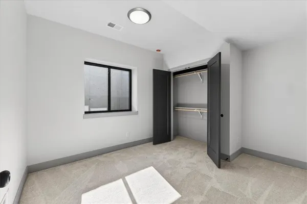 $399,950 | 1001 South River View Avenue South, Independence, MO 64056